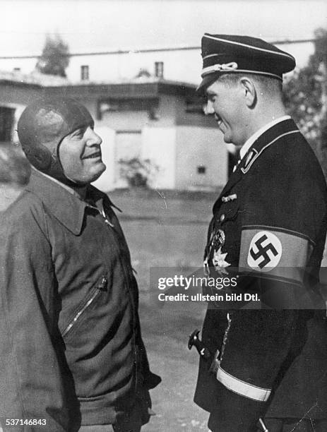 Benito Mussolini , , Politiker, Italien, 1925-1943/45 Diktator Italiens, - nach der Einweihung der Fliegerstadt, Guidonia zwischen Frascati und...