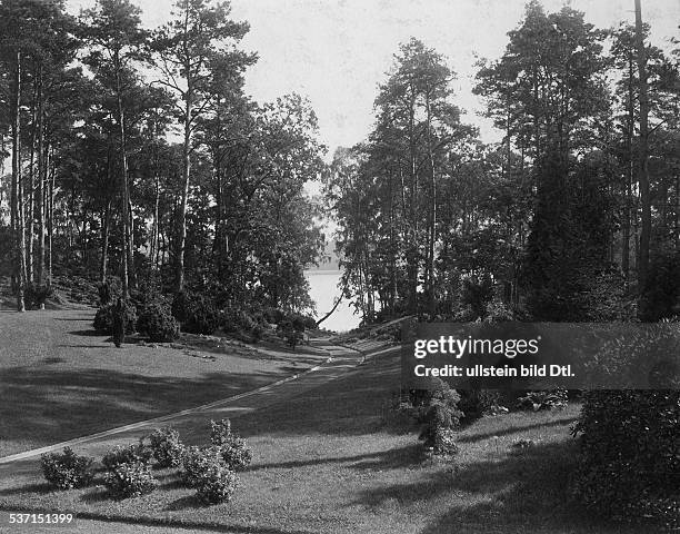 Grossindustrieller, Heinenhof - Potsdam, Landsitz Carl Friedrich von Siemens, Blick durch den Park, - 1912, Foto: R. Siegert