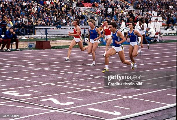 Olympischer Tag in Ostberlin,, 100m Frauen v.r.n.l.: Silke Gladisch,, Göhr, Ingrid Auerswald, Kondratjewa