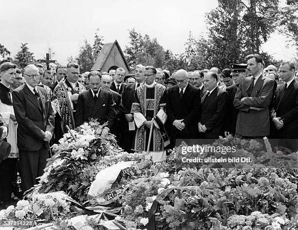 Cernak, Matus , Politiker, Slowakei, Beisetzung des bei einem, Sprengstoffattentat ums Leben gekommenen, Vorsitzenden der Exilgruppe 'Slowakischer,...