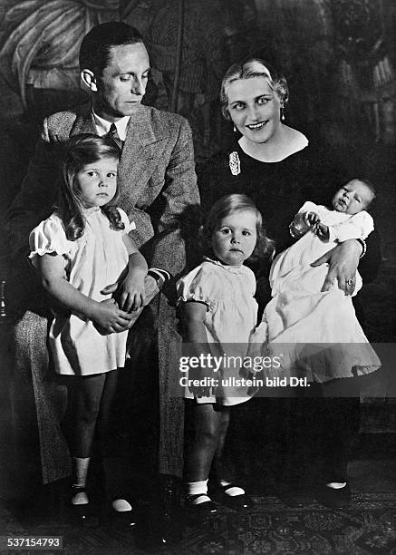 Goebbels, Joseph - Politician, NSDAP, Germany, , - with his wife Magda and his children Helga, Hilde and Hellmut , - 1935, - Photographer:...