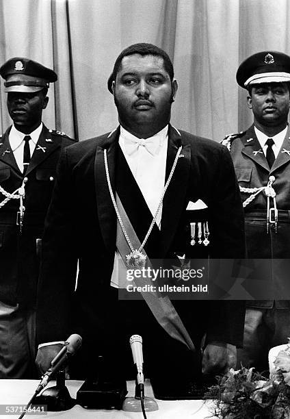 Duvalier, Jean Claude 'Baby Doc' , Politiker, Staatspräsident 1971-86, Haiti, mit Amtsschärpe und Orden bei einem Staatsakt, ohne weitere Angaben,...