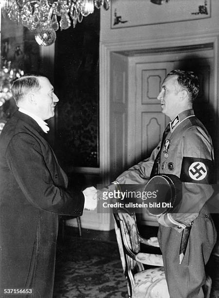 Julius Lippert,Julius Lippert,Adolf Hitler, , Politiker, NSDAP, D, - begrüsst den Staatskommissar und, Oberbürgermeister von Berlin, Dr. Julius,...
