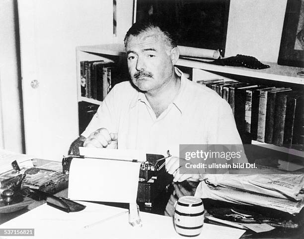 Cuba Ernest Hemingway Writer| USA Ernest Hemingway typewriting at his house in Cuba - 1950ies