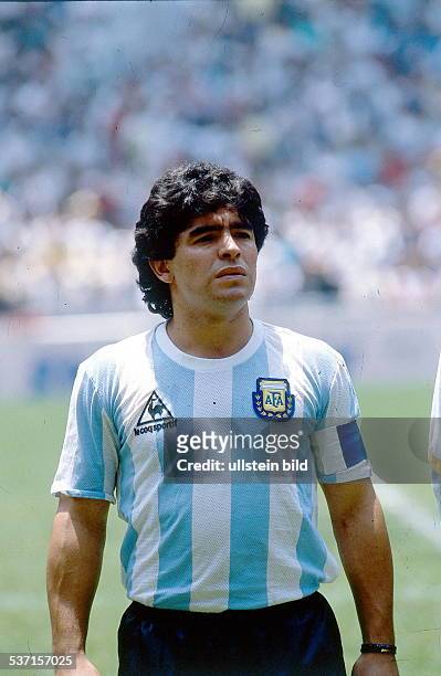 World Cup in Mexico Armando Diego Maradona * - Football player, Argentina, member of the national team - Maradona in the Argentine line-up before the...
