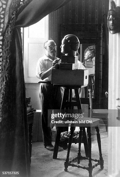 Maler, F, bei der Arbeit in seinem Atelier in Nizza, - 1929