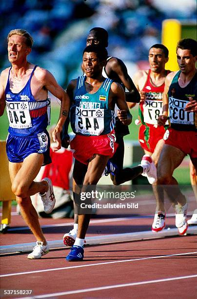 Sportler, Leichtathletik Äthiopien, WM 1995 in Göteborg, an zweiter Stelle, liegend im Läuferfeld