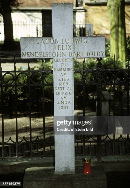 Felix Mendelssohn Bartholdy , Komponist, Dirigent, Pianist, D, Grab auf dem Dreifaltigkeits-Friedhof in, Berlin Kreuzberg - 1998