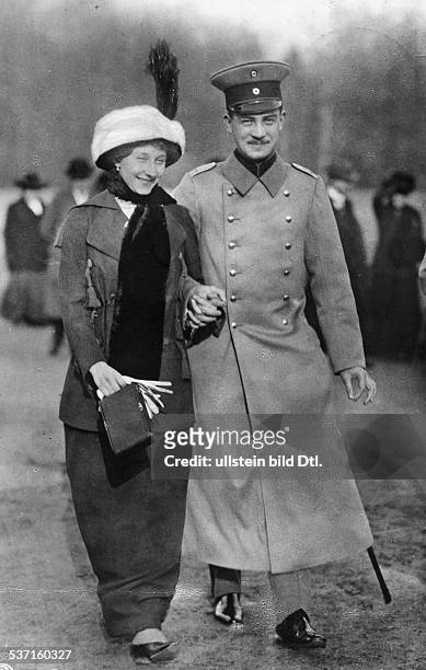 Hannover, Ernst August III of, Duke of Brunswick - Germany, , - with his fiancee Princess Viktoria, Luise of Prussia going for a walk, in Karlsruhe,...