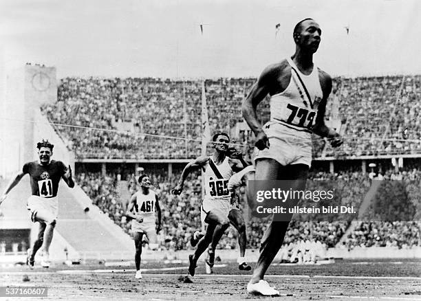 James Cleveland OWENS, , American athlete - 1936 Summer Olympics in Berlin, athletics, 100 meters sprint, 1st heat, Owens wins - August 3, 1936