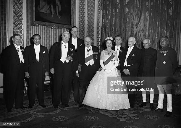 Elisabeth II. , Koenigin von GB seit 1953, - Konferenz der Premierminister des Commonwelath: Sir Godfrey Huggins , Mohammed Ali , R.G. Menzies , C.R....