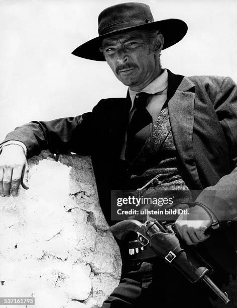 Cleef, Lee van , Schauspieler, USA, - als Colonel Mortimer in dem Western 'Fuer ein paar Dollar mehr', - 1965