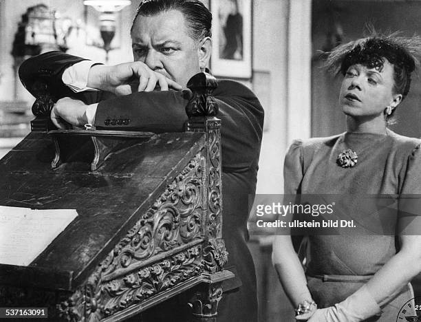 George, Heinrich - Actor, Germany - Scene from the movie 'Der grosse Schatten' - with Berta Drews Directed by: Paul Verhoeven Germany 1942 Produced...