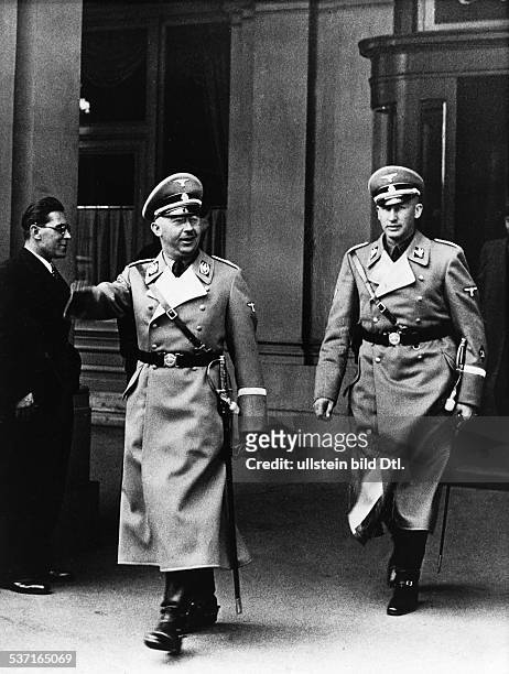 German Reichsf³hrer-SS and Gestapo chief walking out of the Hotel Metropol in Vienna with Reinhard Heydrich, 1938.