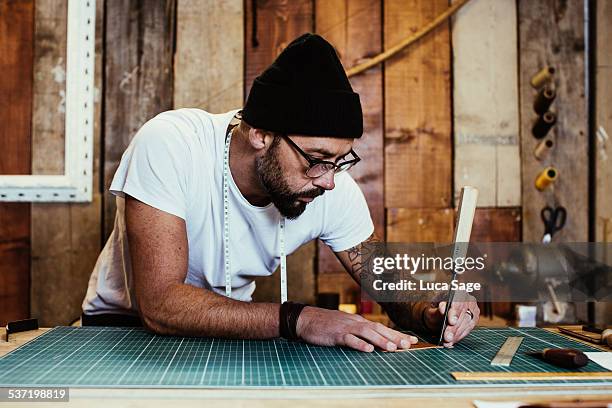 small business craftsman at work - links stock-fotos und bilder