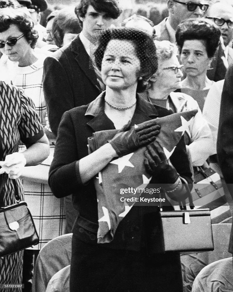 Audie Wife of actor and war hero Audie Murphy, Pamela Archer, holding the ...