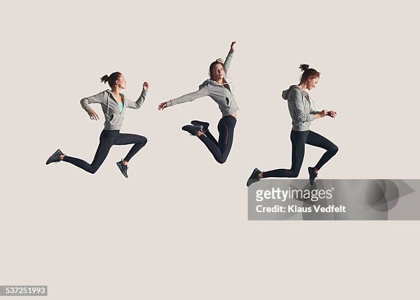 sequence of female runner in the air - saltare foto e immagini stock