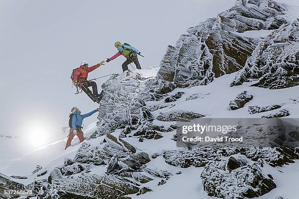 trekking in the austrian alps - alpinismo foto e immagini stock