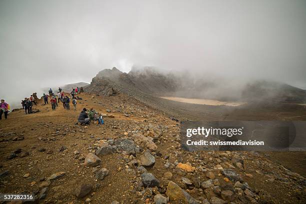 tongariro alpine crossing: people on top of the red crater - whanganui stock pictures, royalty-free photos & images