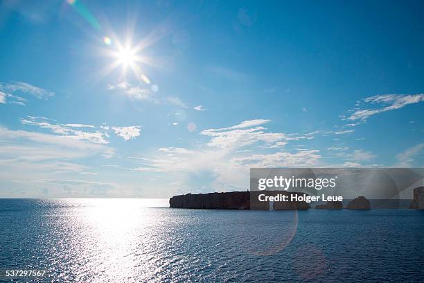 islands and coastline with afternoon sun - 空　太陽 ストックフォトと画像