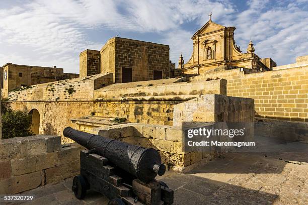 citadel, the walls and cathedral of the assumption - gozo malta stock pictures, royalty-free photos & images