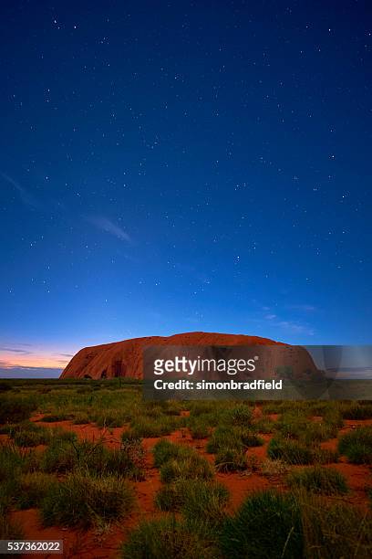 starlight over uluru - uluru stock pictures, royalty-free photos & images