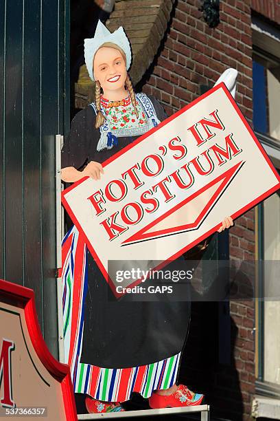 facade of foto de boer in volendam - traditional clothing stock pictures, royalty-free photos & images