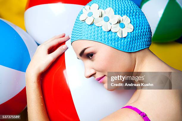 young woman with blue swim cap holding beach ball. - vintage swimsuit photos et images de collection