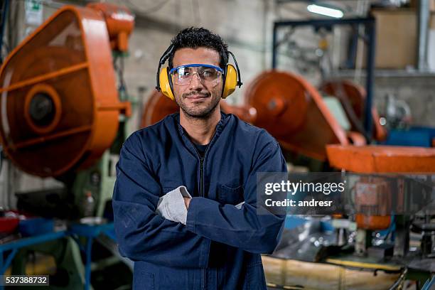 man working at a factory - factory workers stockfoto's en -beelden