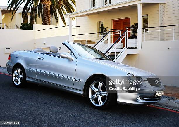 mercedes-benz clk500, carro de luxo, cidade do cabo, áfrica do sul, conversível - mercedes benz nome de marca - fotografias e filmes do acervo