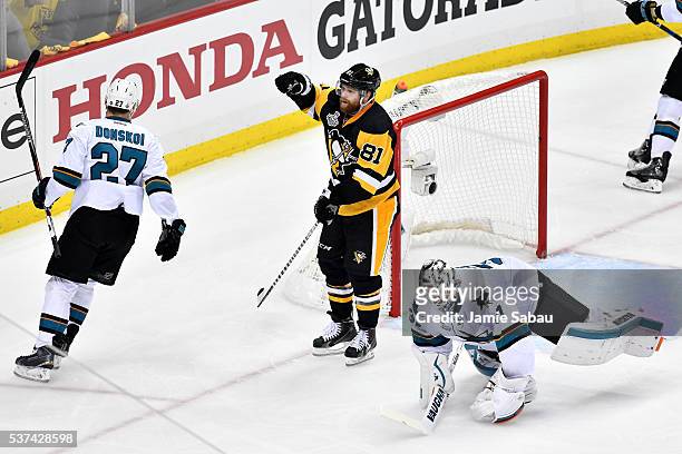 Phil Kessel of the Pittsburgh Penguins celebrates scoring a second period goal against Martin Jones of the San Jose Sharks in Game Two of the 2016...