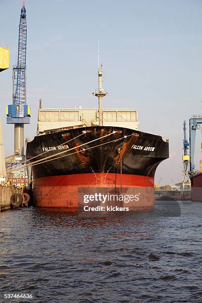 bulk container freighter falcon arrow at hamburg dock - shiphawk stock pictures, royalty-free photos & images