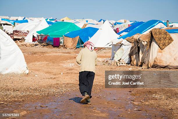 internamente desplazadas en atmeh, siria - syria conflict fotografías e imágenes de stock