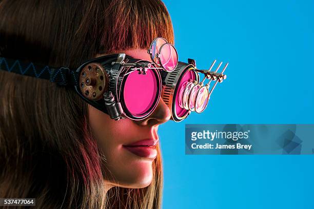 steampunk zukunft vision mädchen - augmented reality woman stock-fotos und bilder