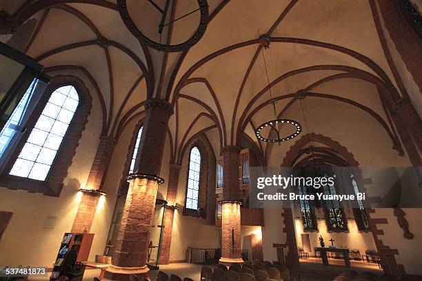interior view of old st nicholas church - chiesa-di-san-nicola-romerberg foto e immagini stock