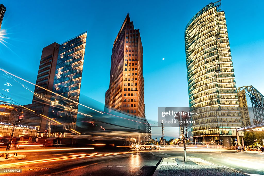 Blaue Stunde über Potsdamer Platz in Berlin