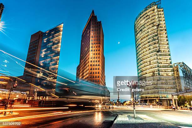 blaue stunde über potsdamer platz in berlin - berlin stock-fotos und bilder