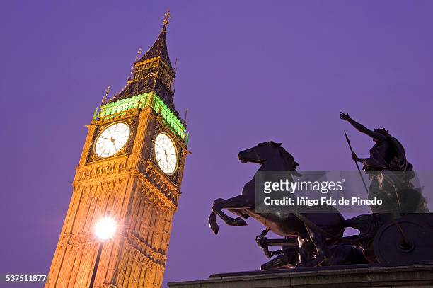 big ben and boadicea - londres inglaterra stock pictures, royalty-free photos & images