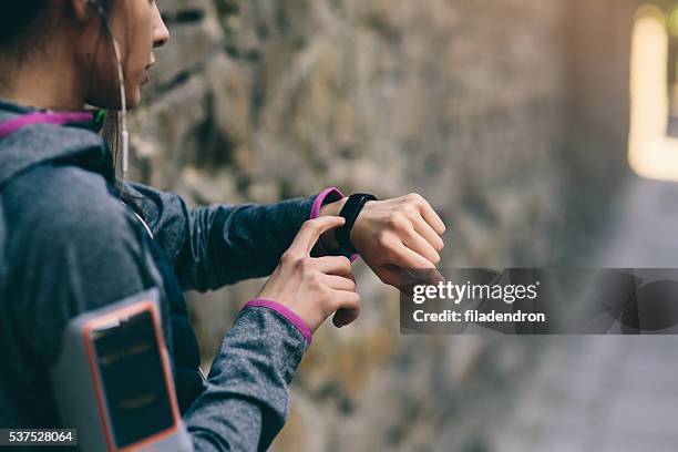 runner using smart watch - arm band stock pictures, royalty-free photos & images