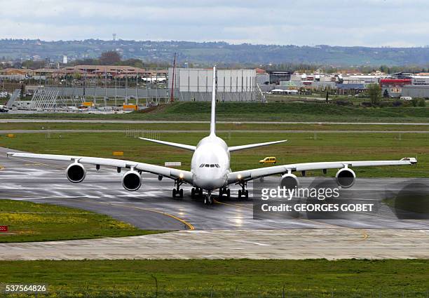 Protoype number one of the Airbus A380, the new jumbo airliner developed by the European consortium Airbus, makes its firsts taxiing tests 15 April...