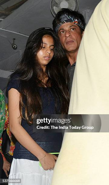 June 01 : Suhana Khan and Shah Rukh Khan Spotted At Olive Bar in Mumbai.