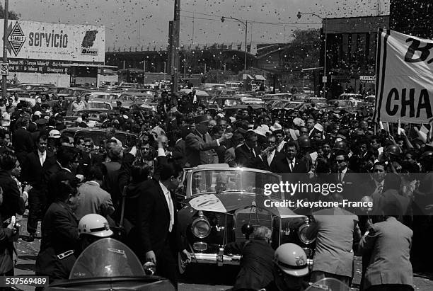 Triumphal arrival of General de Gaulle on the Zocalo square in front of 500 000 people with, at his side, Mexican president Adolfo Lopez in Mexico...