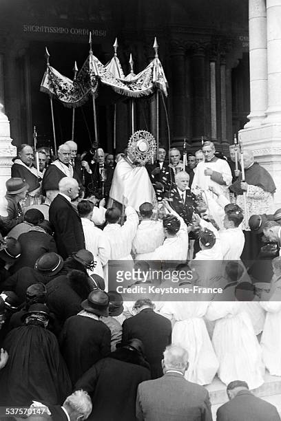 Bishop Verdier, Archbishop of Paris, has blessed the city of Paris during the feast of the Sacred Heart on June 23, 1933 in Paris, France.