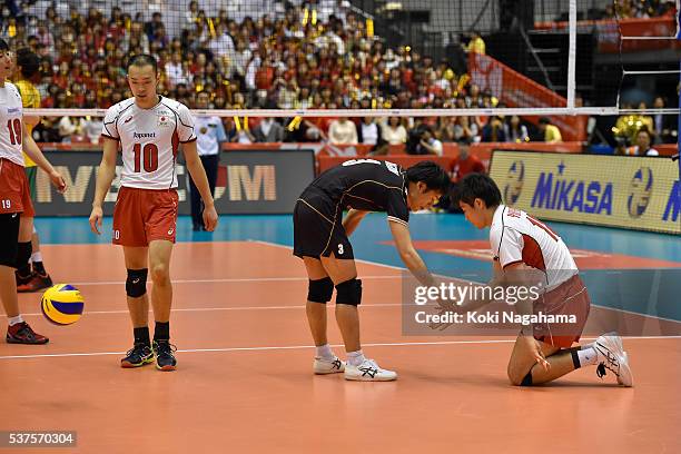 Yuta Yoneyama of Japan looks dejected after losing the Men's World Olympic Qualification game between Australia and Japan at Tokyo Metropolitan...