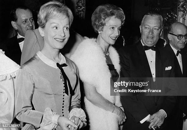 Jean Lesage, Prime Minister of the Province of Quebec, with Helene Perdrière and Gisele Casadesus during a gala organized at the Comedie Francaise on...