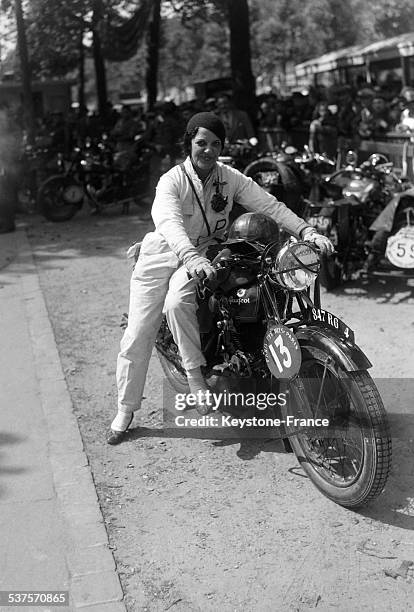Judith Foley Racing Edith Foley, competitor of the endurance race 'Paris the Pyrenees ...
