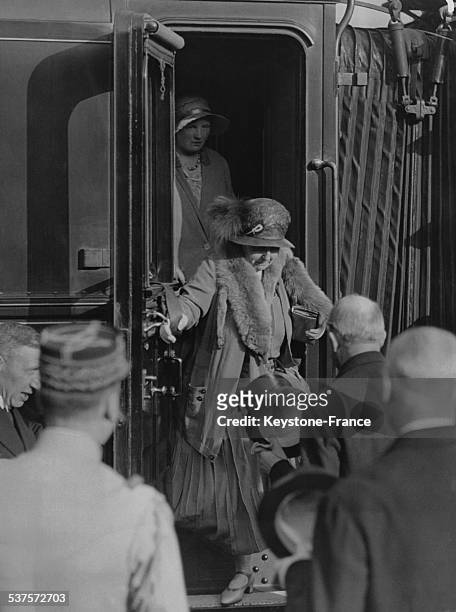 Queen Wilhelmina and Princess Juliana off the train at the Nord Station on June 16, 1931 in Paris, France.