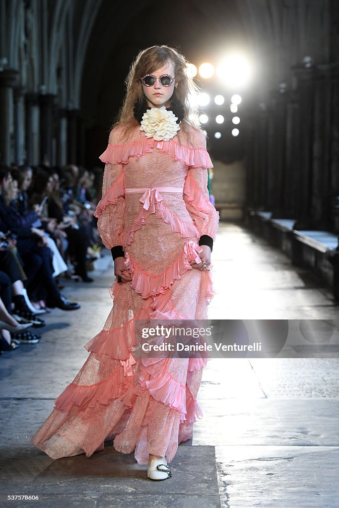 Gucci Cruise 2017 - Runway