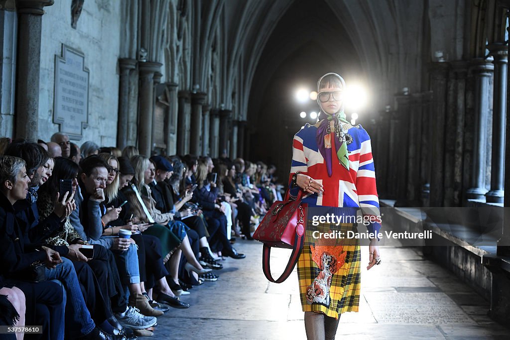 Gucci Cruise 2017 - Runway