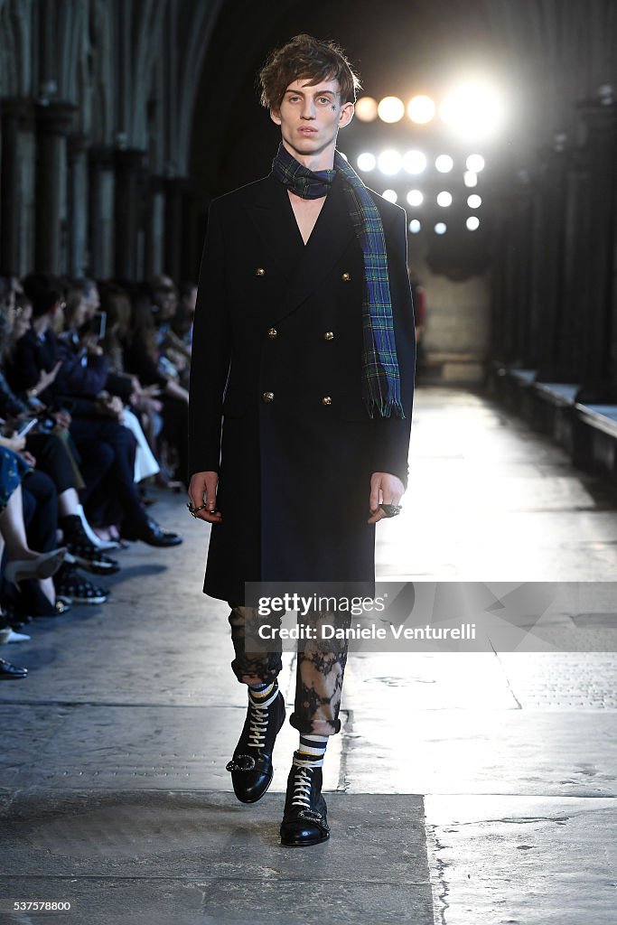 Gucci Cruise 2017 - Runway